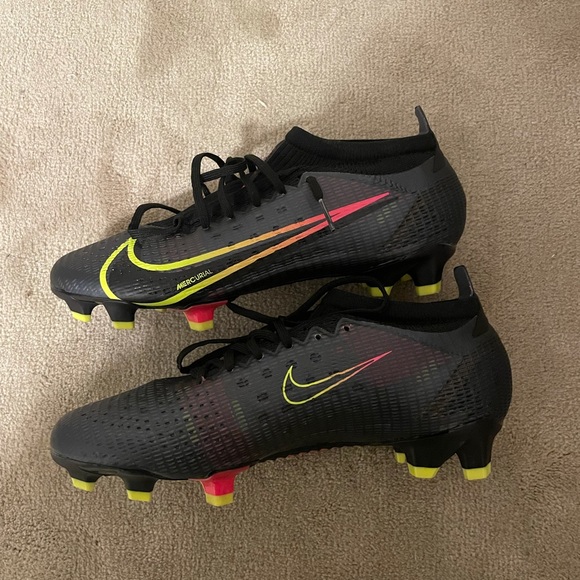 Nike Mercurial Vapor 14 Pro FG
Firm-Ground Soccer Cleat - Picture 2 of 5
